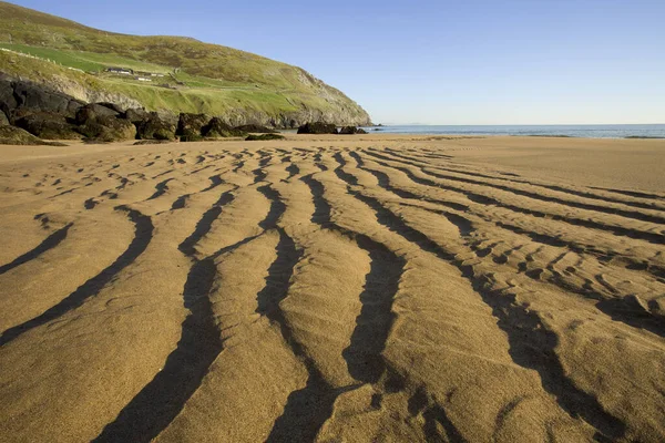 Niedrige Und Weite Sicht Auf Den Strand Mit Klippen Hintergrund — Stockfoto