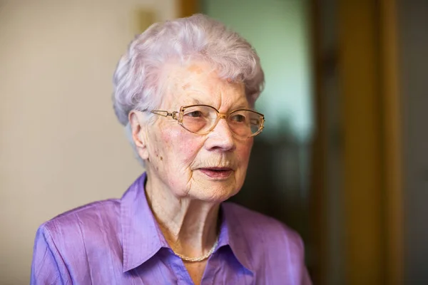 Retrato Anos Idade Mulher Seu Apartamento — Fotografia de Stock