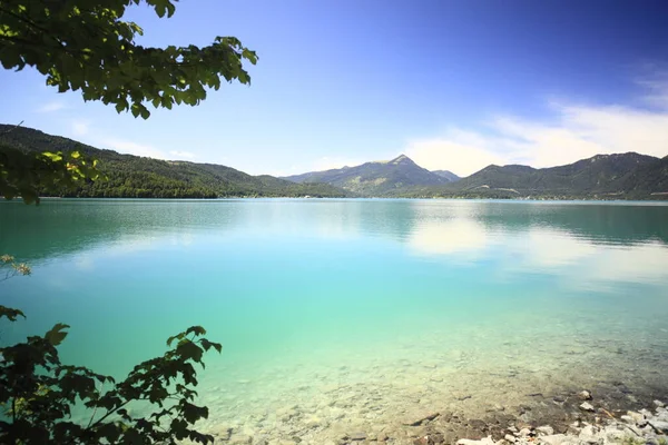 Hermoso Lago Sobre Fondo Naturaleza — Foto de Stock