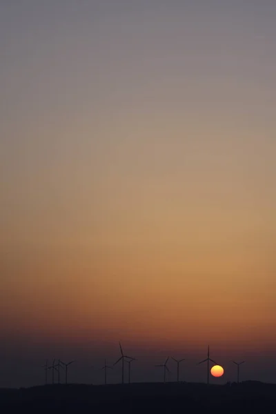 Windkraftanlagen Bei Sonnenuntergang — Stockfoto