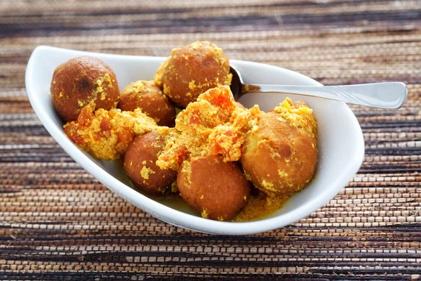Indiska Kycklingbollar Med Yoghurtsås Och Tomater — Stockfoto