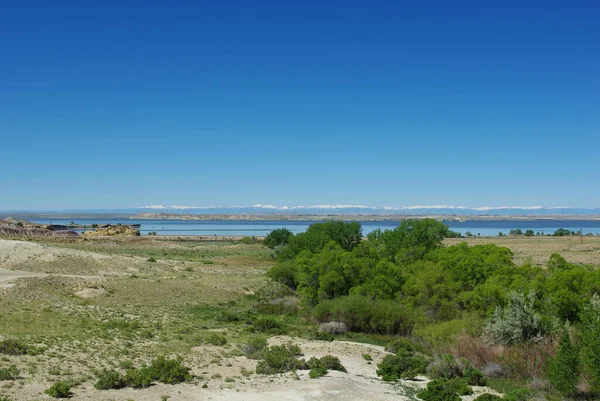 Reservatório Boysen Com Corrente Montanhosa Rochosa Distante Wyoming — Fotografia de Stock