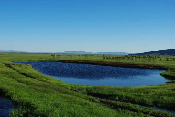 Błękitne Jezioro Zielone Ranczo Pobliżu Rand Kolorado — Zdjęcie stockowe