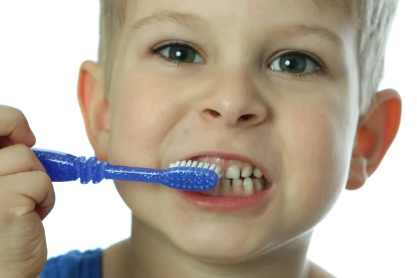 Dişlerini Fırçalayan Bir Çocuğun Yakın Çekimi — Stok fotoğraf