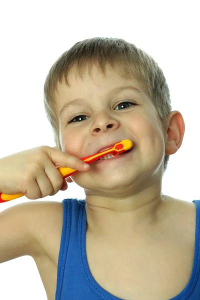 Küçük Çocuk Dişlerini Fırçalıyor — Stok fotoğraf