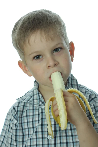 Pojke Äter Banan — Stockfoto