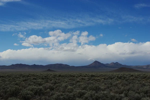 Hög Öken Berg Och Moln Nevada — Stockfoto