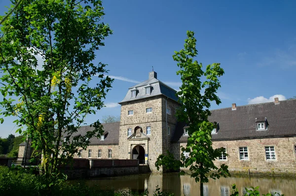 Malowniczy Widok Majestatycznej Średniowiecznej Architektury Zamku — Zdjęcie stockowe