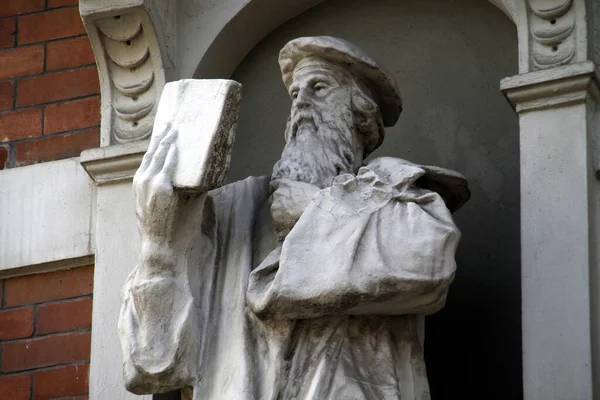 Posąg Gutenberga Domu Hameln — Zdjęcie stockowe