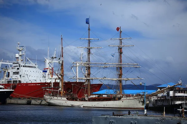 Segelschiff Boot Wasser Transport Von Wasserfahrzeugen — Stockfoto