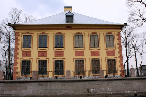 Petersburg Summer Palace — Stock Photo, Image