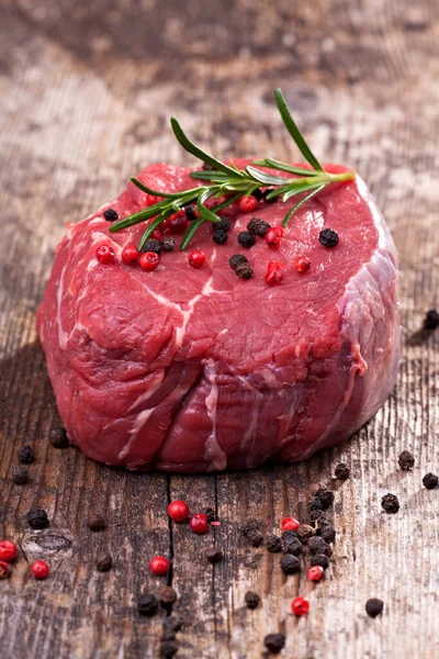 Biberli Çiğ Biftek — Stok fotoğraf