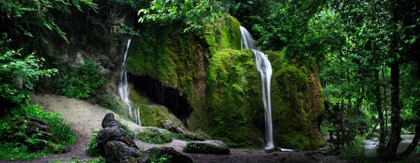 Красивый Водопад Фоне Природы — стоковое фото