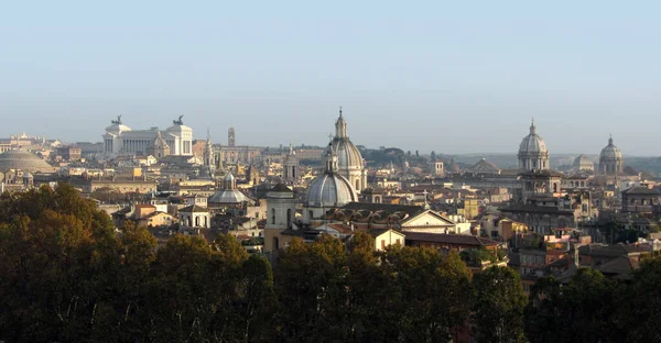 시간에 이탈리아의 도시인 로마의 파노라마 — 스톡 사진