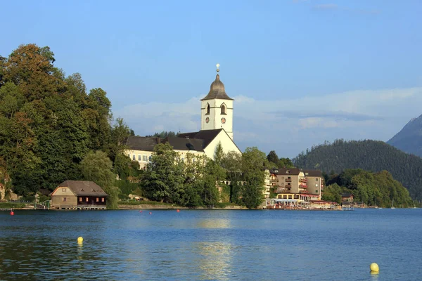 ヴォルフガング湖の聖ヴォルフガング教会 — ストック写真