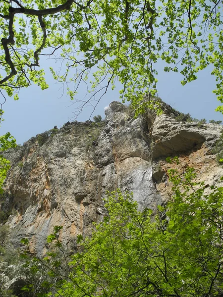 サパデーレ峡谷岩の多い山や川の流れ — ストック写真