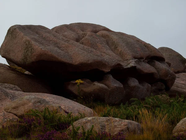 Скалы Горы Фоне Черного Неба — стоковое фото
