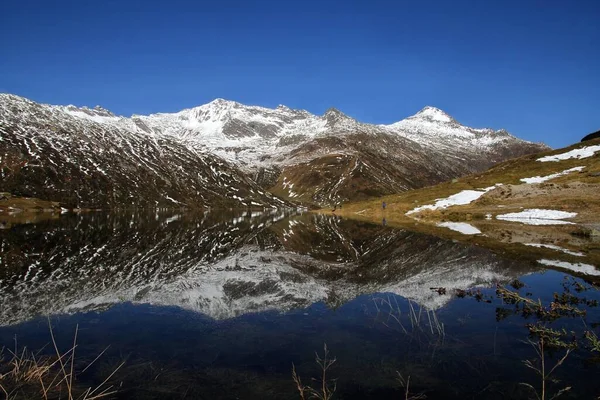 Lago Montaña Paso Lukmanier —  Fotos de Stock