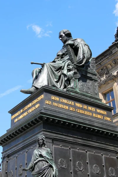 Berlin Deki Anavatanın Kralının Heykeli — Stok fotoğraf