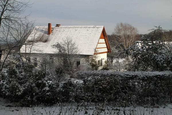 Ein Ferienhaus Winter — Stockfoto