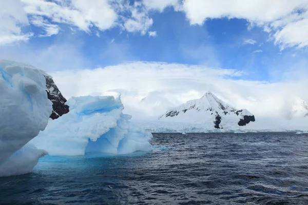 Antarktika Soğuk Hava Buzdağı — Stok fotoğraf