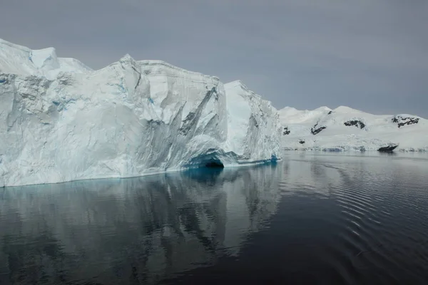 Antarktika Soğuk Hava Buzdağı — Stok fotoğraf