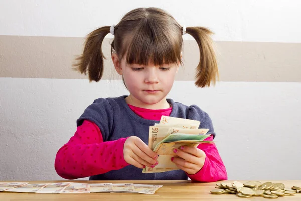 Menina Conta Notas Moedas — Fotografia de Stock