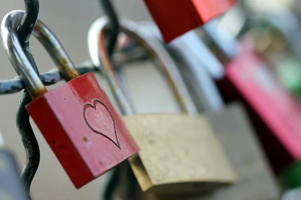 Κλειδαριές Αγάπης Στη Γέφυρα Kassel Wire — Φωτογραφία Αρχείου