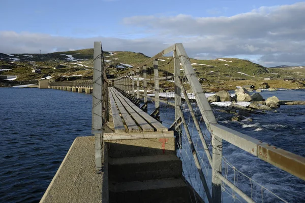 フィンセ湖に架かる橋 Finse Hardanger Vidda オランダ ノルウェー — ストック写真