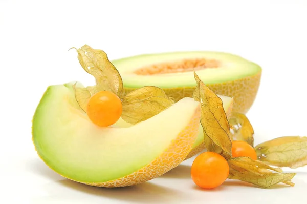 成熟的甜瓜和梨子 白色背景 — 图库照片