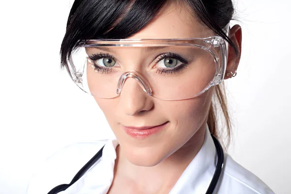 Ritratto Medico Donna Con Occhiali Protettivi — Foto Stock