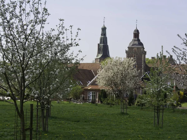 Oude Kerk Het Voorjaar — Stockfoto