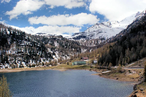 Weissbrunnsee Ultental Stelvio Nationalpark Sydtyrolen Italien Omgiven Snötäckta Berg Valley — Stockfoto