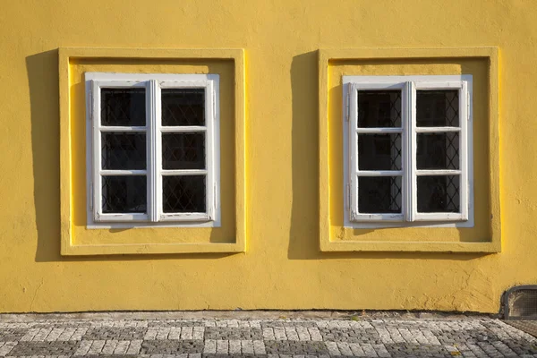 Gelbes Haus Und Fenster — Stockfoto
