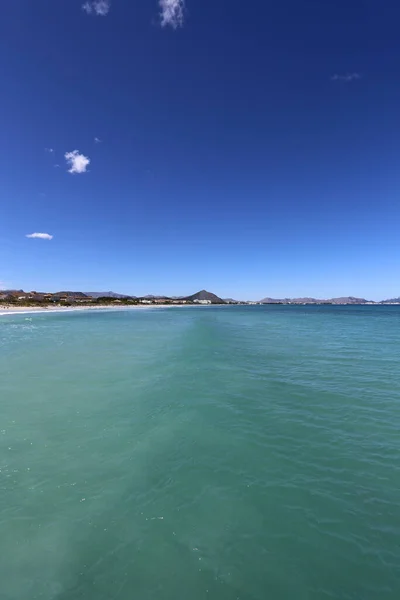 Blick Auf Das Meer Und Den Blauen Himmel — Stockfoto