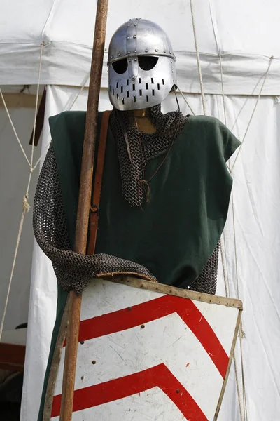 Μεσαιωνικός Ιππότης Πανοπλία Και Κράνος — Φωτογραφία Αρχείου
