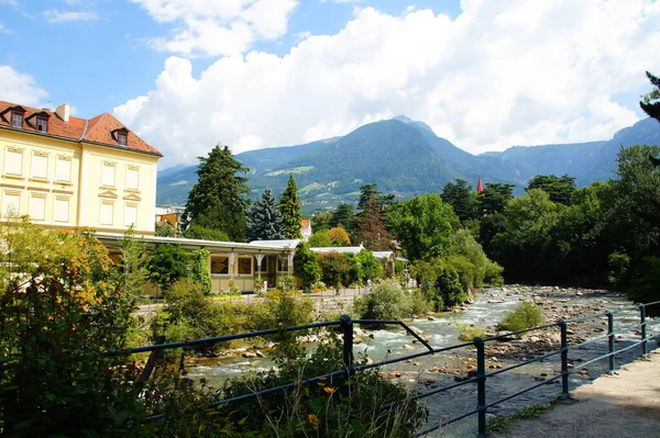 Ciudad Balneario Merano Tirol Del Sur Con Paseo Passer — Foto de Stock