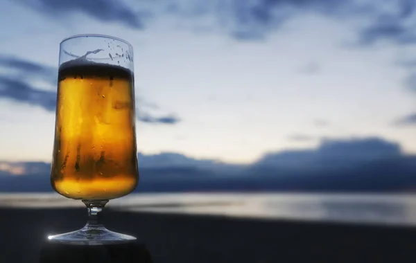 Copo Cerveja Praia — Fotografia de Stock