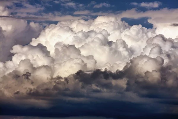 Majesté Des Nuages Avant Tempête — Photo