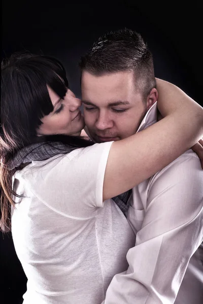 Jovem Casal Apaixonado — Fotografia de Stock