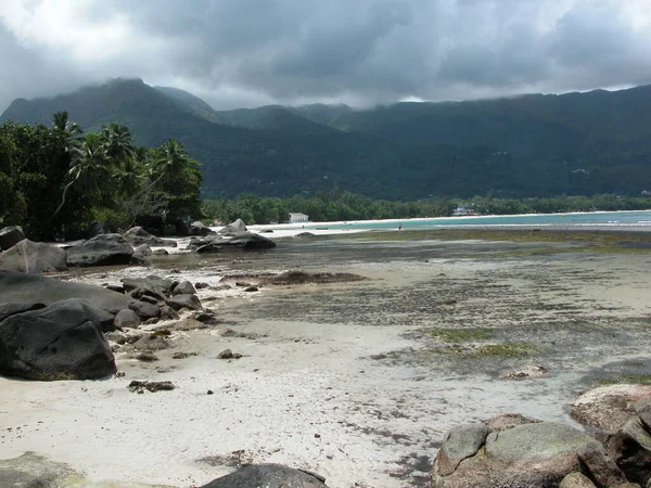 Einsamer Strand Auf Den Seychellen — Stockfoto