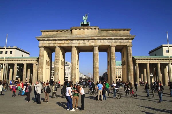 Brama Brandenburska Placu Paryskim Berlinie — Zdjęcie stockowe