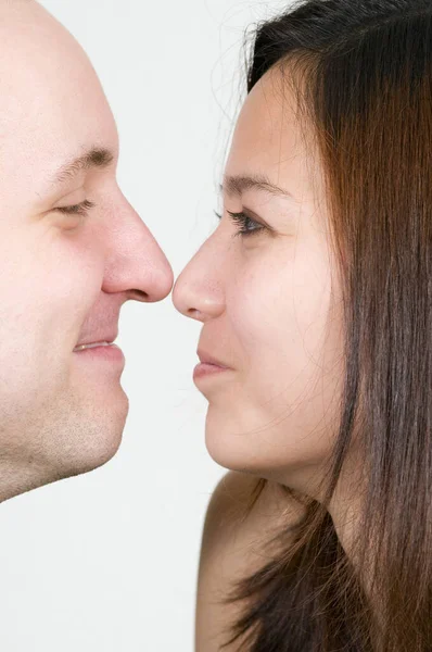 Plan Tête Épaule Dans Profil Jeune Couple Nez Nez Devant — Photo