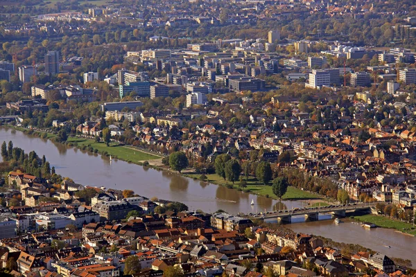 海德堡与Neckar和Theodor Heuss Bridge — 图库照片