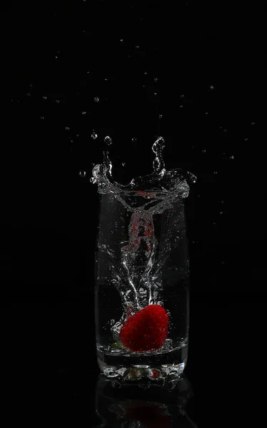 Fresh Red Apple Falling Water Splash Black Background — Stock Photo, Image