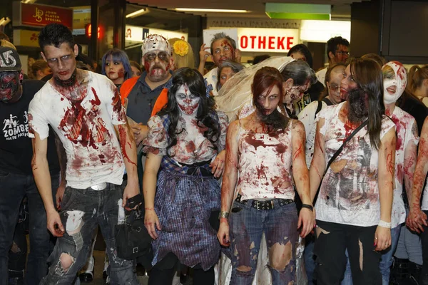 Zombie Procházka Stuttgartu 2013 — Stock fotografie