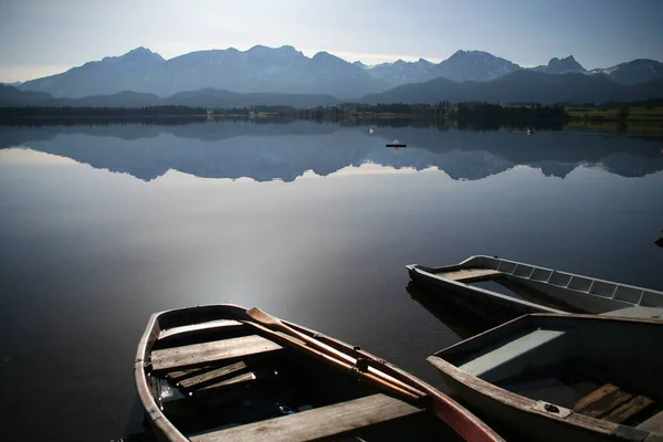 Hermoso Lago Sobre Fondo Naturaleza — Foto de Stock