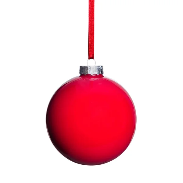 Una Bola Roja Del Árbol Navidad Aislada Fondo Blanco — Foto de Stock