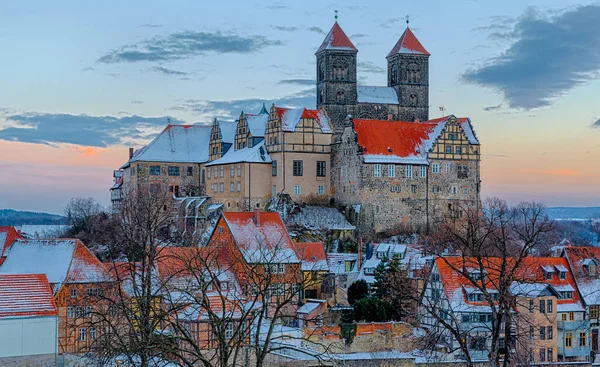Кведлинбургский Замок Феджиатская Церковь Зимой Закате — стоковое фото