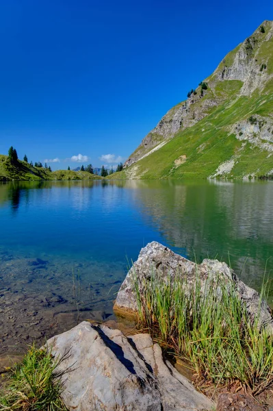 Krásné Jezero Přírodním Pozadí — Stock fotografie